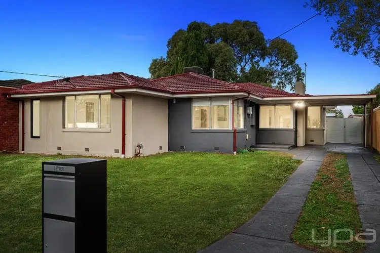 8 Connel Drive, Melton South VIC 3338