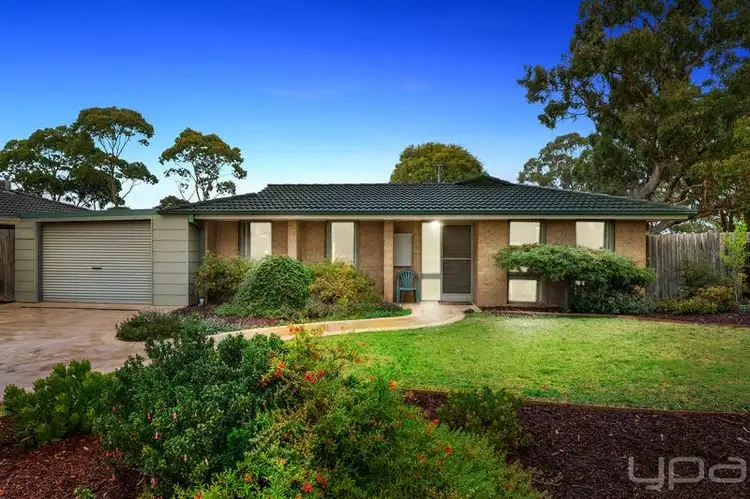 40 Chelmsford Way, Melton West VIC 3337