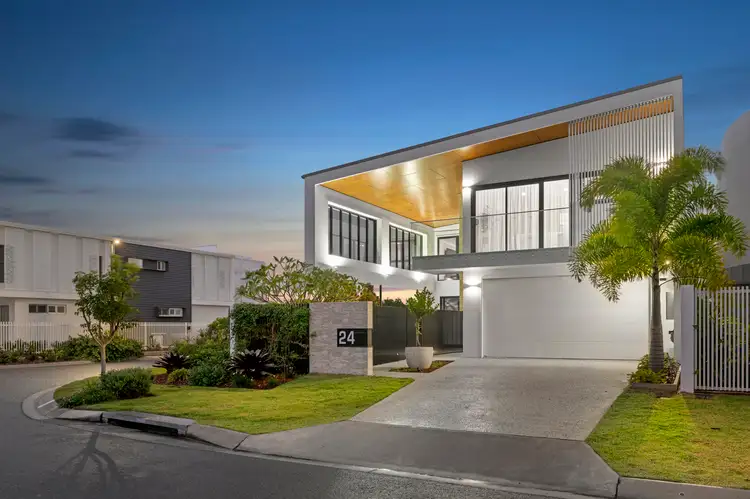 24 Singlefin Crescent