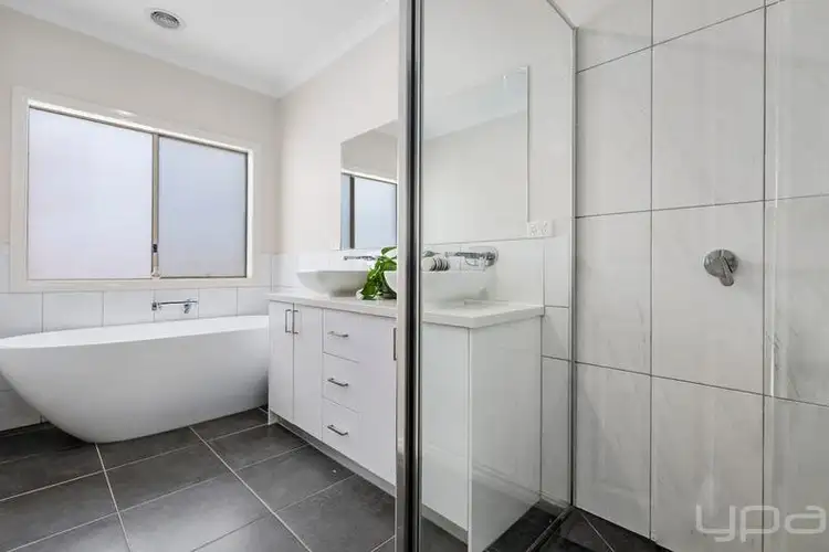 71 Albert Drive, Melton South VIC 3338
