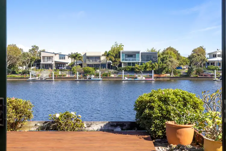 204/4 Melody Court, Warana QLD 4575