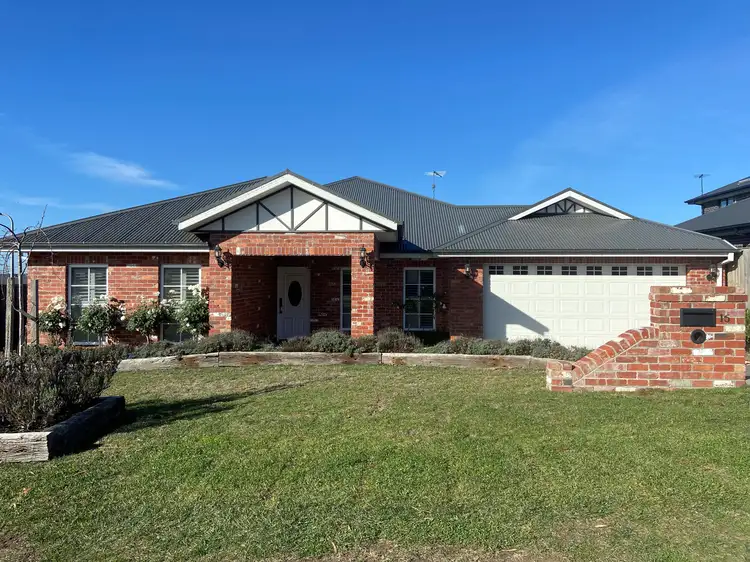16 Seville Road, Gisborne VIC 3437