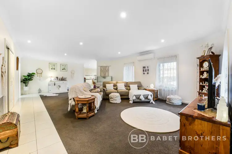 2/26 Lyndhurst Sqaure, Drouin VIC 3818