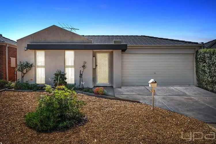 32 Tandara Circuit, Melton West VIC 3337