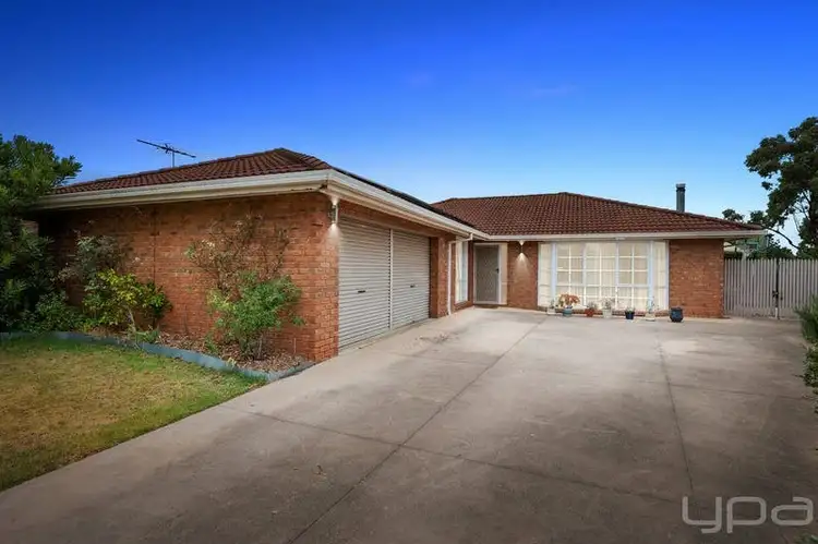 6 Gregory Place, Melton West VIC 3337