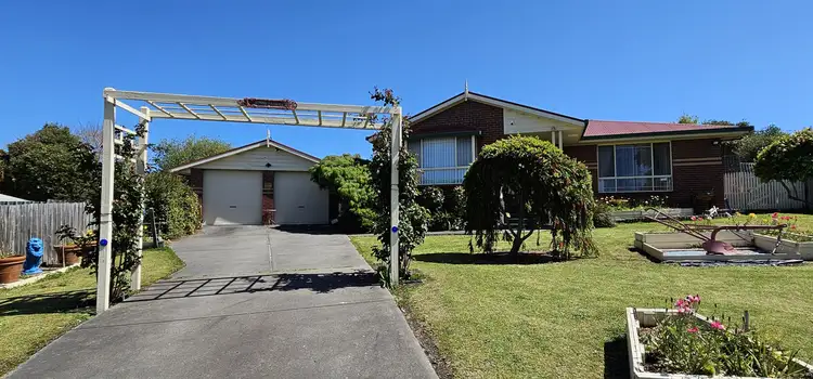 11 Morkham Crt, Lakes Entrance VIC 3909