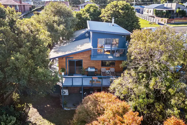 51 Capes Road, Lakes Entrance VIC 3909