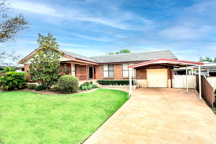 5 Bax Glen, St Clair NSW 2759