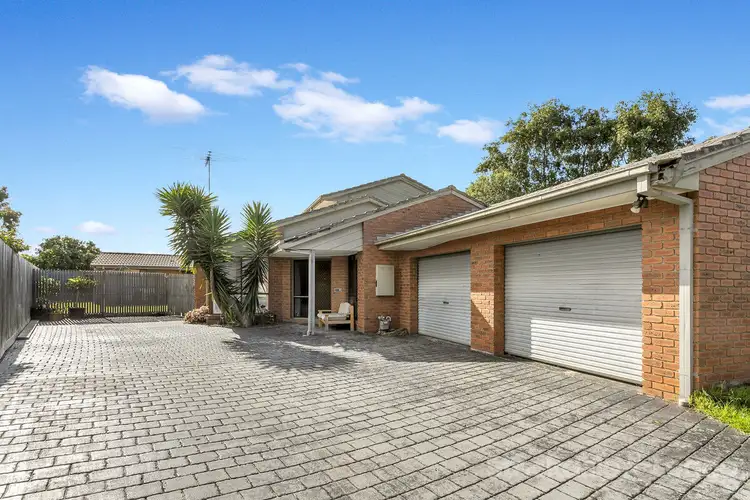 5 Yew Court, Cranbourne North VIC 3977