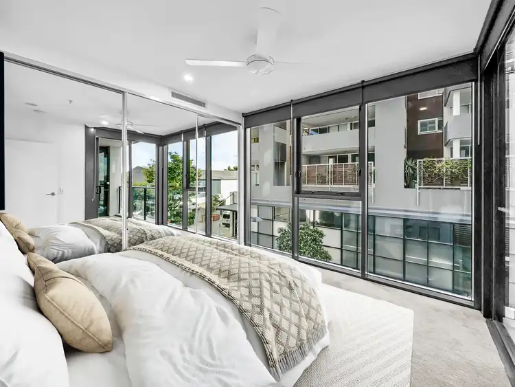 10105/7 Wharf Street, Hamilton QLD 4007