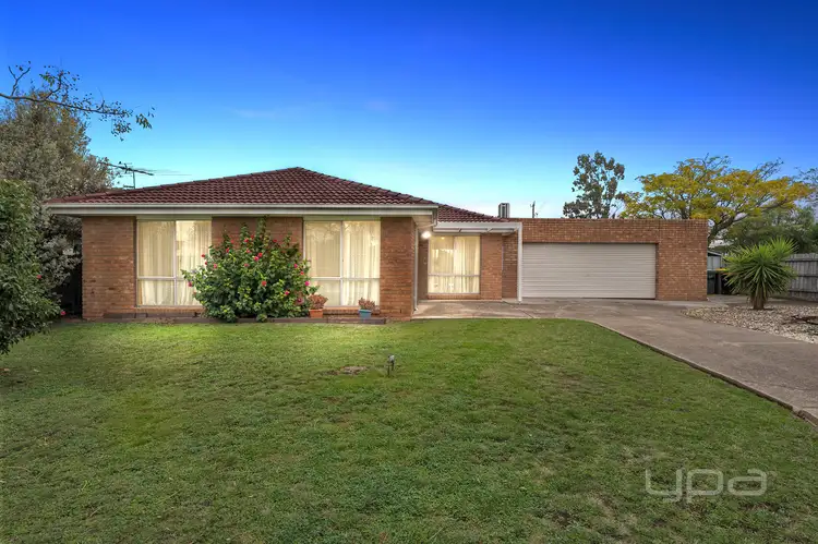 18 Mark Place, Melton West VIC 3337