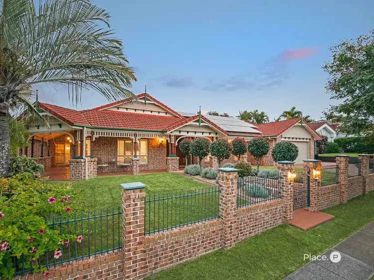 37 Amersham Crescent, Carindale QLD 4152