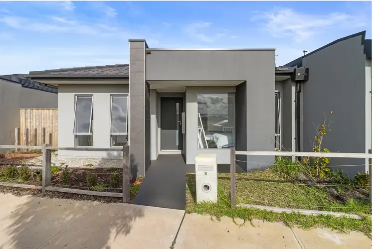 8 Viola Drive, Rockbank VIC 3335