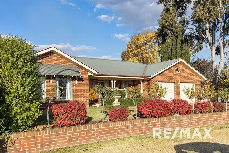 6 Lakehaven Drive, Lake Albert NSW 2650