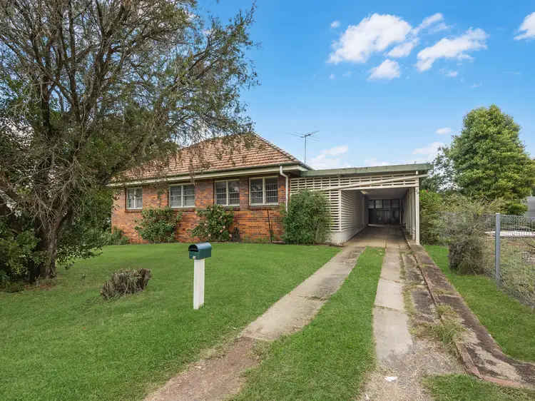 29 Easton Street, Silkstone QLD 4304