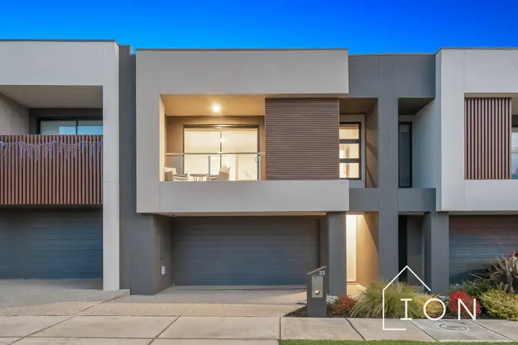 33 Kinross Parade, Clyde North VIC 3978