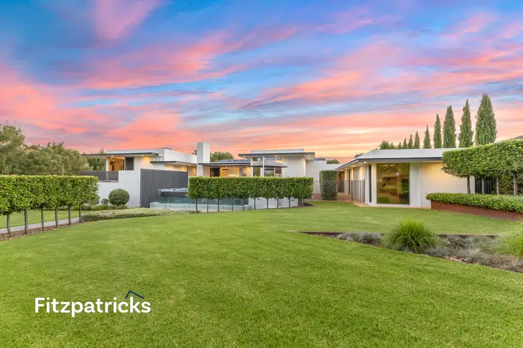 24 Plunkett Drive, Lake Albert NSW 2650