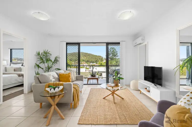Main view of Homely unit listing, 2/46 Selborne Street, Mount Gravatt East QLD 4122