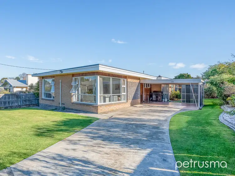24 Natone Street, Lindisfarne TAS 7015