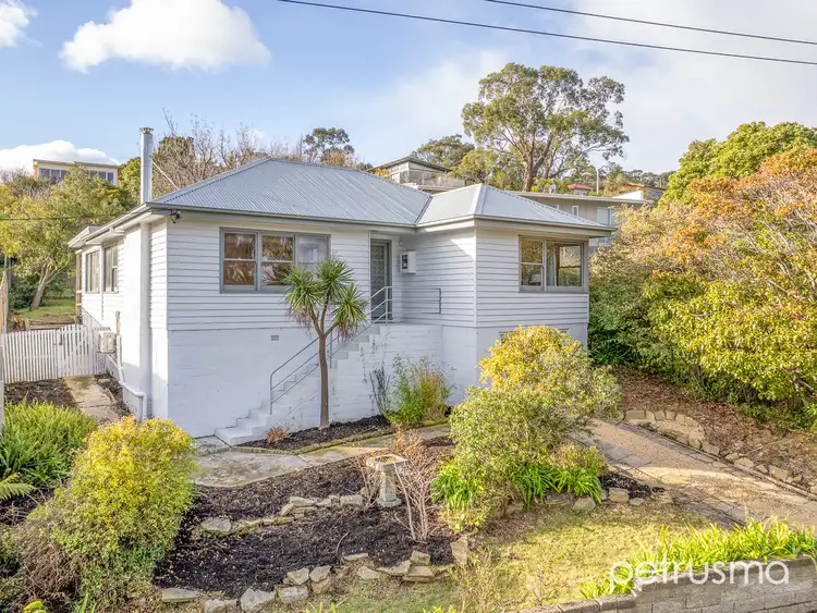 23 Malunna Road, Lindisfarne TAS 7015