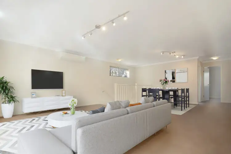 7/15 Hingston Close, Lake Heights NSW 2502