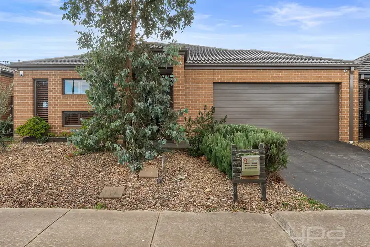 8 Triandra Drive, Brookfield VIC 3338