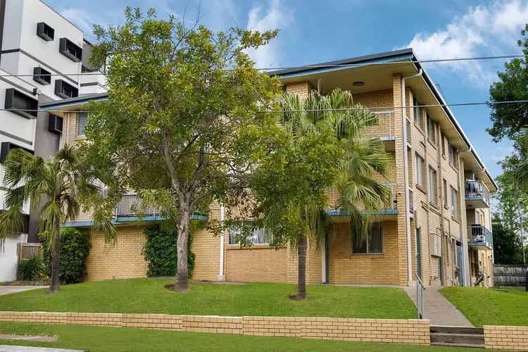 Main view of Homely unit listing, 4/117 Clarence Road, Indooroopilly QLD 4068