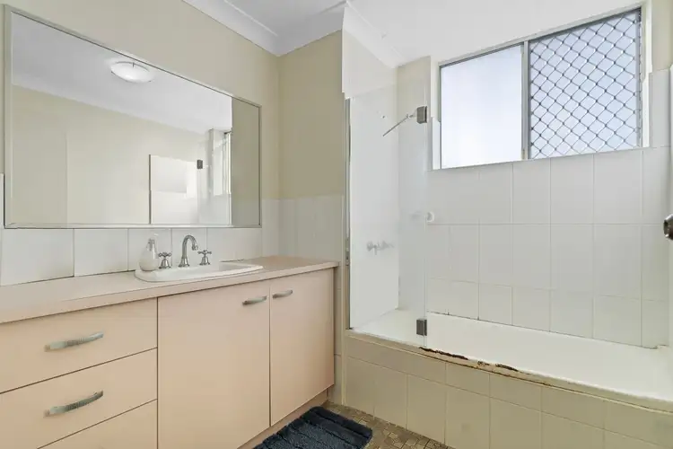 Fifth view of Homely unit listing, 4/117 Clarence Road, Indooroopilly QLD 4068