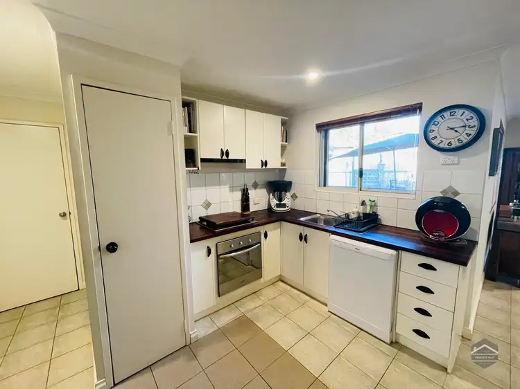 11/4 Reynolds Place, South Hedland WA 6722
