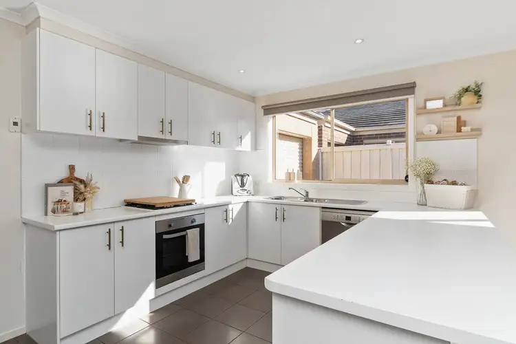 Fifth view of Homely house listing, 15 Danube Close, Skye VIC 3977