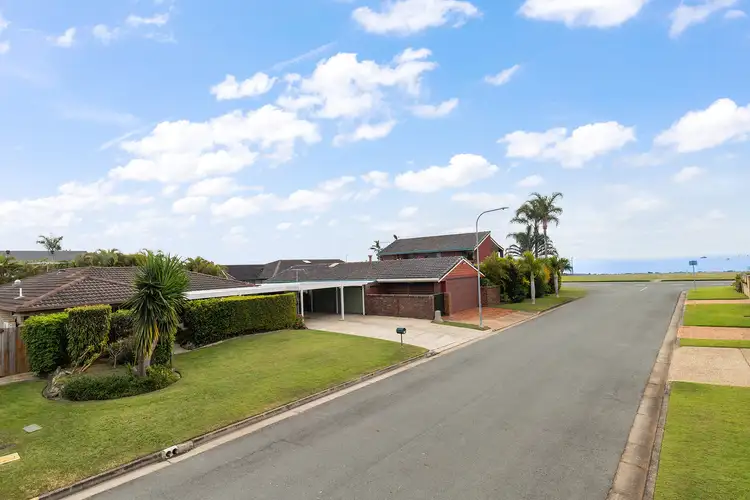 4 Valiant Court, Newport QLD 4020