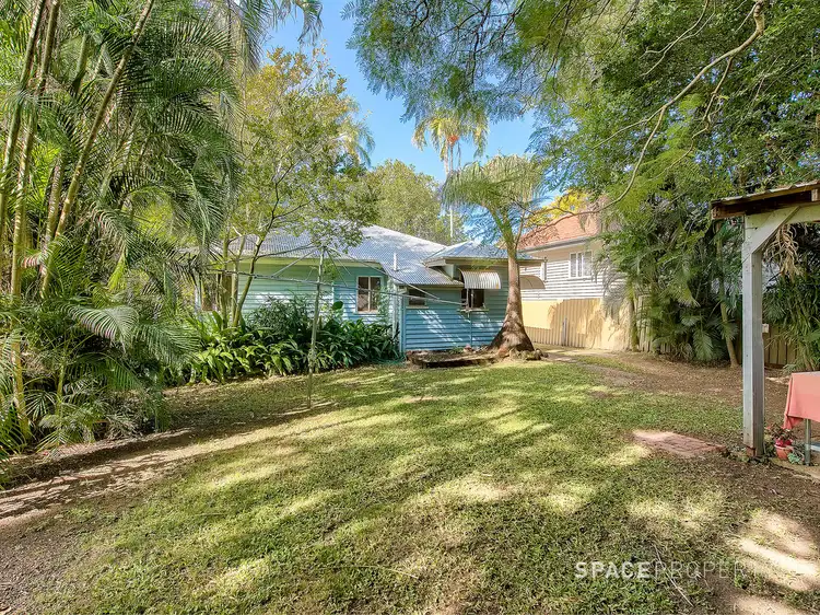 11 Hefferan Street, Fairfield QLD 4103