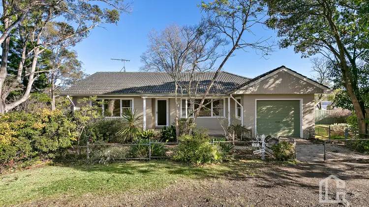 11 Moore Road, Springwood NSW 2777