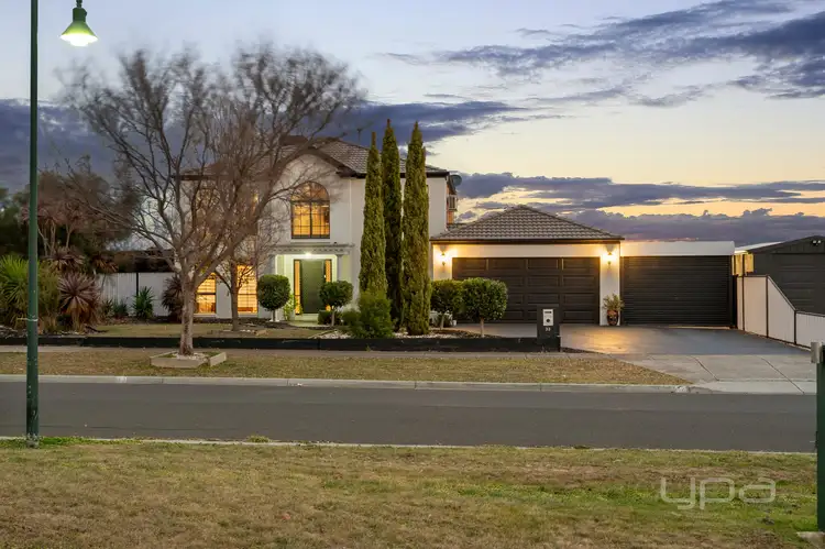 33 Gleneagles Drive, Melton West VIC 3337