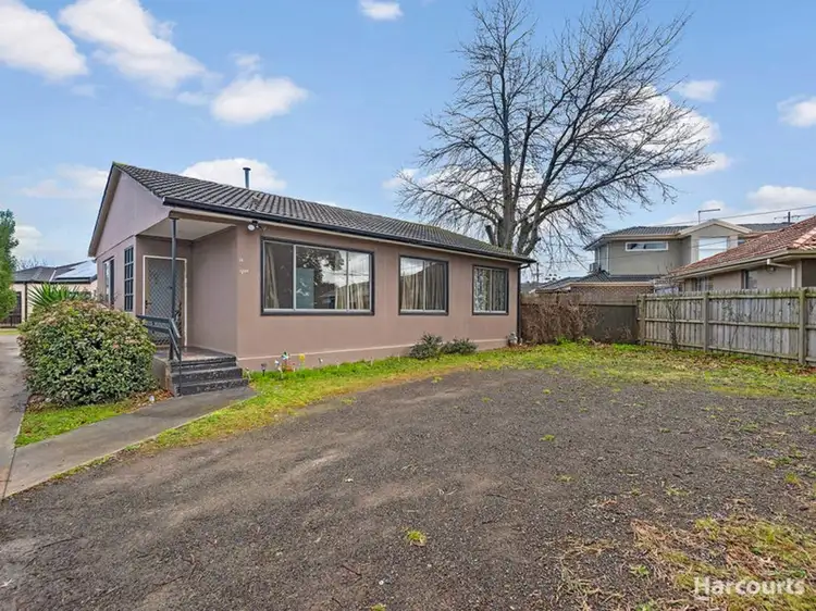 1/10 Camphor Court, Doveton VIC 3177