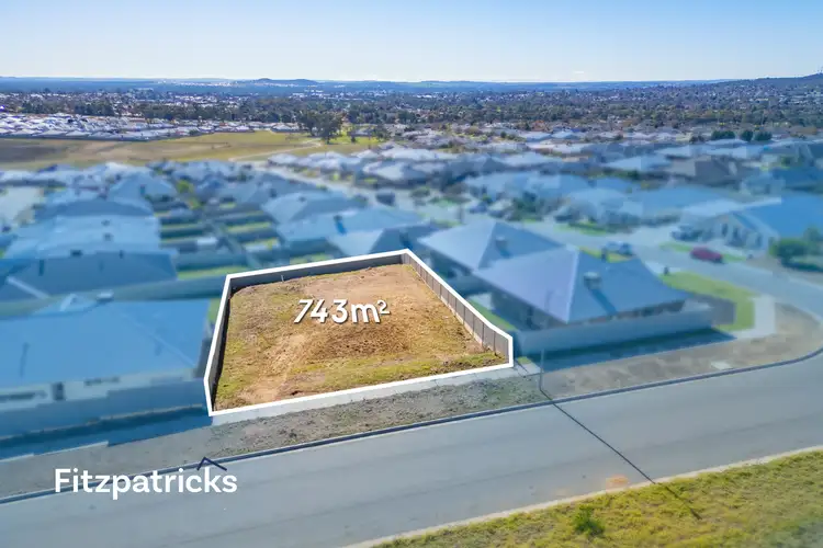8 Wake Drive, Lloyd NSW 2650
