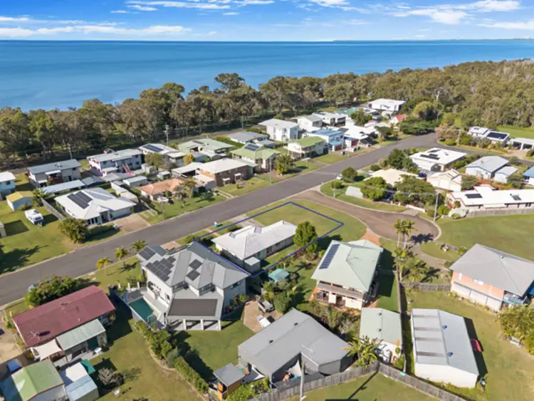 9 Travis Road, Burrum Heads QLD 4659