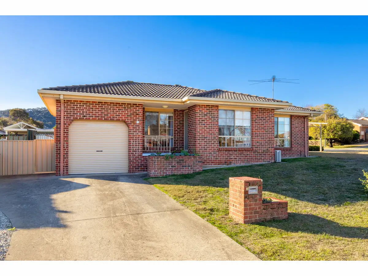 Main view of Homely unit listing, 1/11 Mitta Grove, Lavington NSW 2641