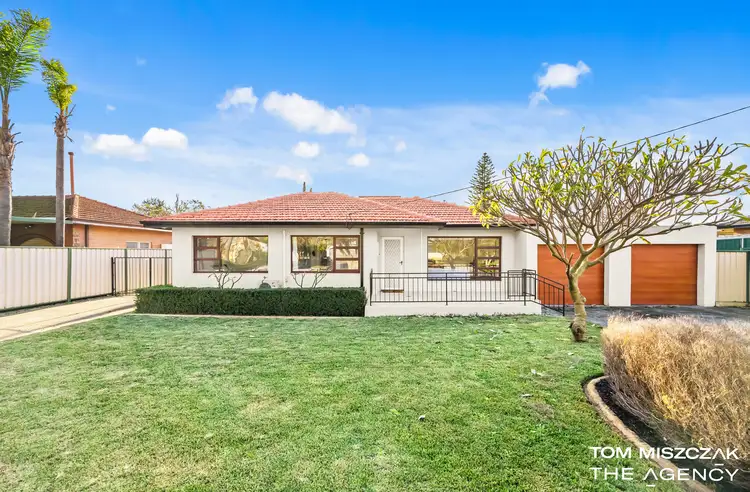 27 Balaka Way, Queens Park WA 6107