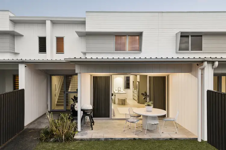 23 Captain Avenue, Newport QLD 4020