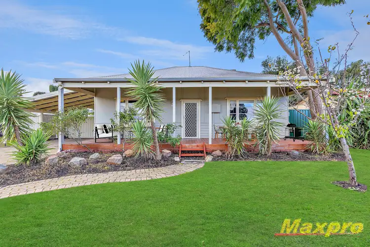 33 Eighth Road, Armadale WA 6112