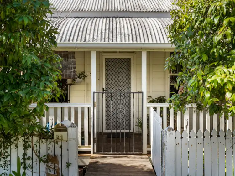 21 Pelican Street, North Ipswich QLD 4305