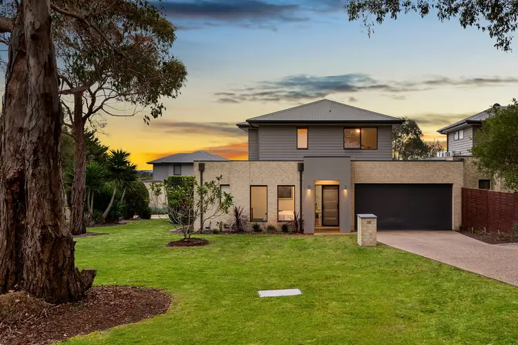30 Fairway Crescent