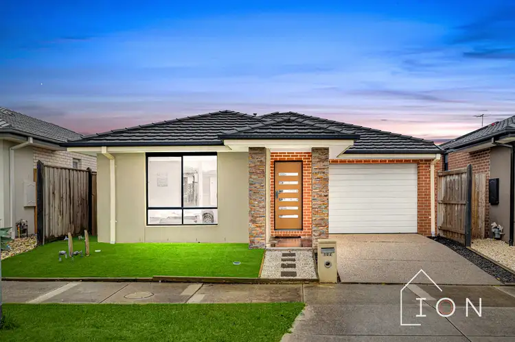 102 Athletic Circuit, Clyde VIC 3978