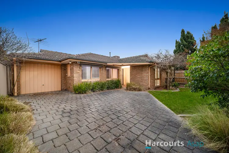 16 Dumfries Road, Keysborough VIC 3173