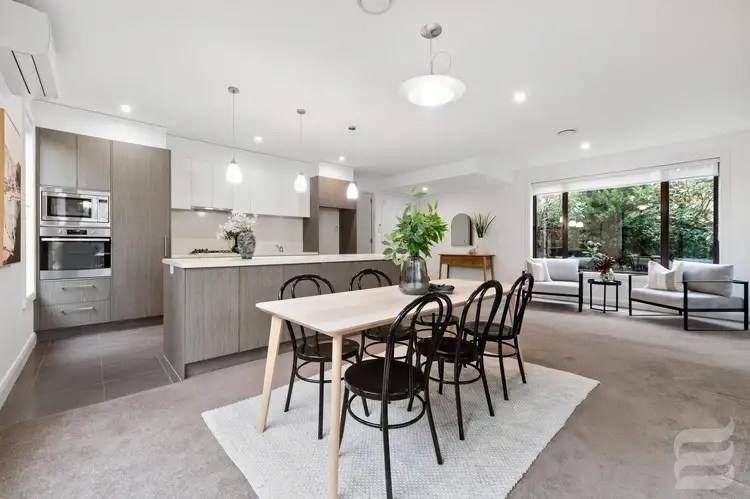 10 Thomas Close