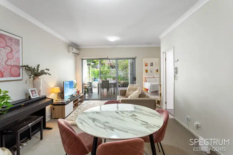 Main view of Homely unit listing, 1/6 Lockhart Street, Woolloongabba QLD 4102