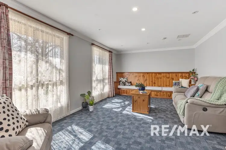 Second view of Homely house listing, 8 Incarnie Crescent, Wagga Wagga NSW 2650
