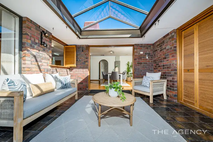 11 Weeroo Place, Stirling WA 6021