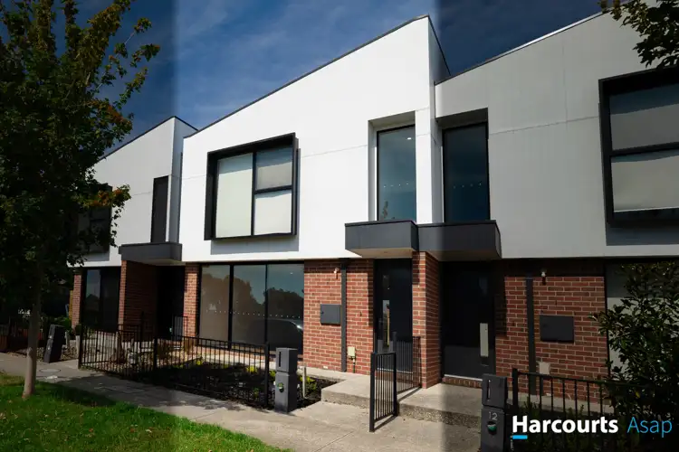 Main view of Homely townhouse listing, 10 Parkdale Drive, Lyndhurst VIC 3975